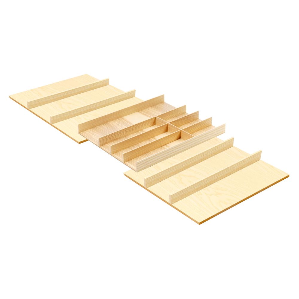 Der FineLine LiniQ Besteckeinsatz - Besteckkasten aus leichtem Eschenholz zeigt sich auf weißem Grund mit mehreren Fächern zur effektiven Organisation von Küchenschubladen.