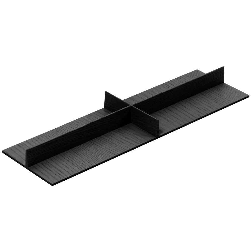 Der FineLine LiniQ Kreuzeinsatz ist ein schwarzer, modularer Schubladenteiler mit sich kreuzenden Abschnitten, die vier Fächer für die Organisation von Papieren, Akten oder Bürobedarf schaffen. Mit einer Holzmaserung.