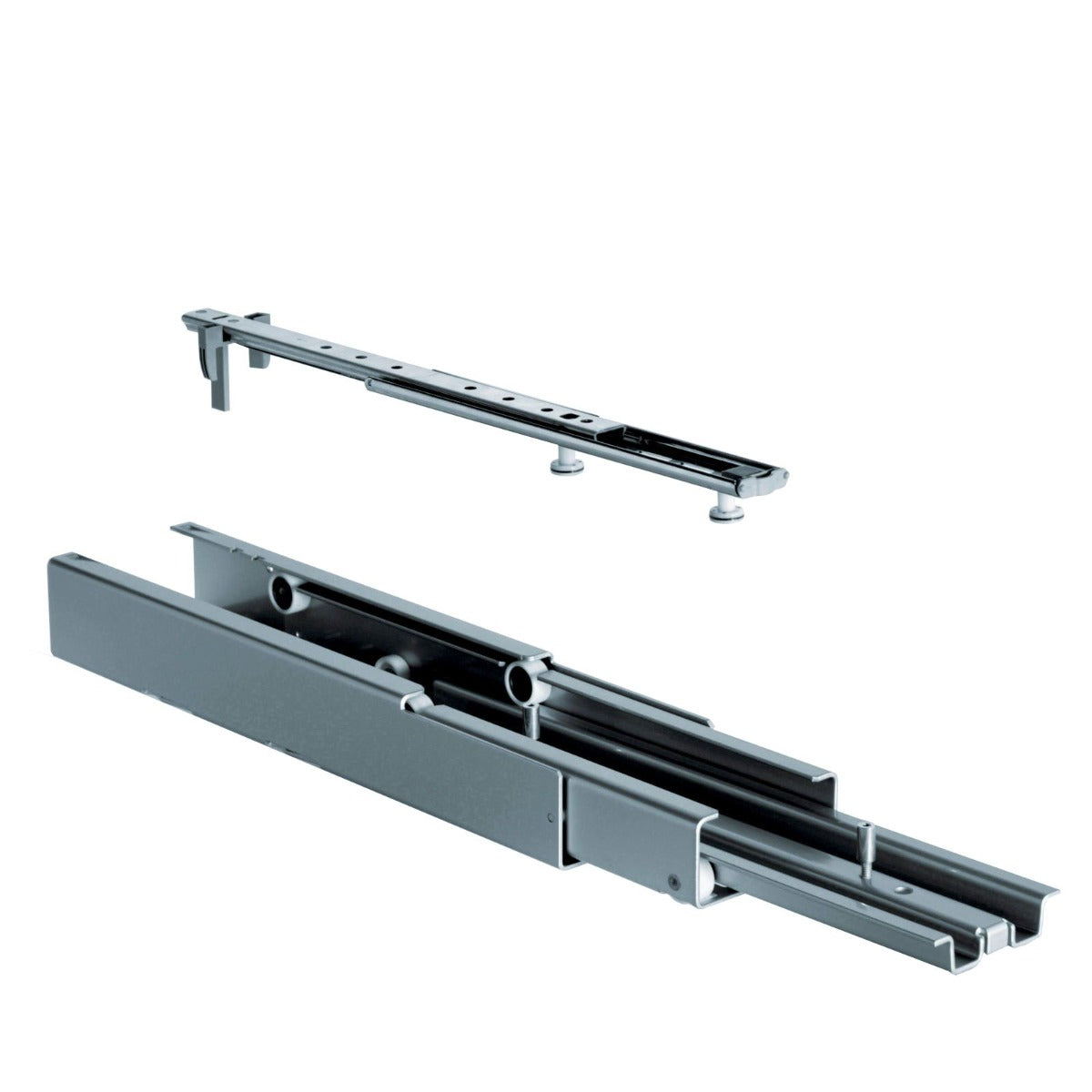 Zwei VVS Vollauszugsbeschlag silbergrau, Ersatzteil für DISPENSA Apothekerauszug/Kesseböhmer, mit Laufrollen und Laufschienen für leichtgängige Bewegung, sind vor einem schlichten weißen Hintergrund gestapelt dargestellt.