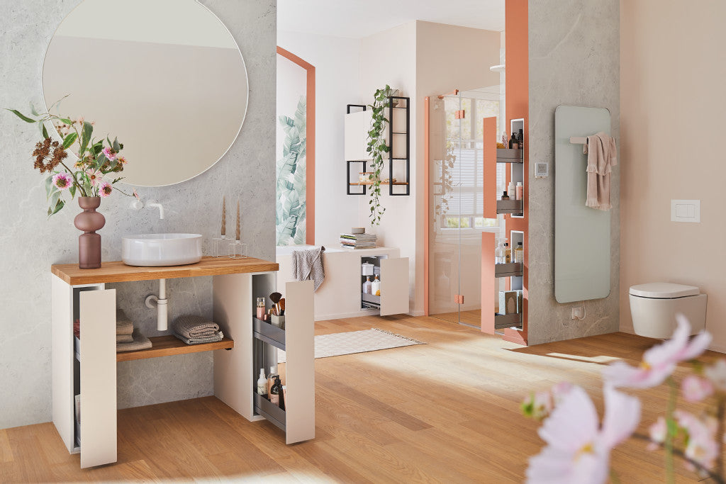 In den Badezimmerschrank unterm Waschbecken integrierte Auszüge in geschlossenem Zustand.
